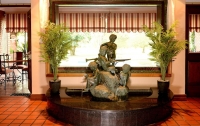  Vacation Hub International | The Woodpecker Inn Room