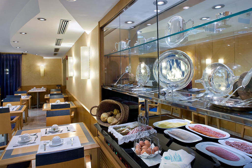 Vacation Hub International | Hotel del Mar Room
