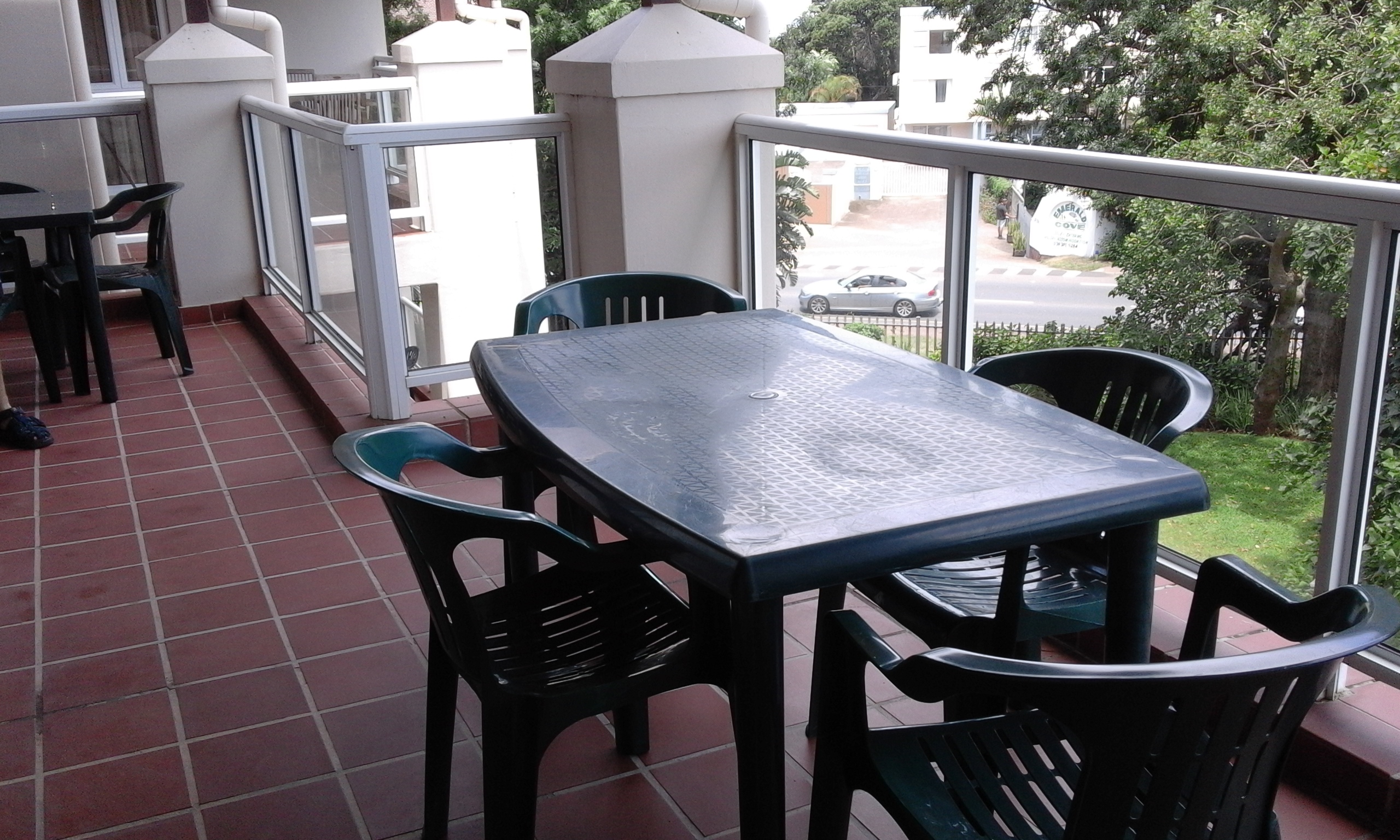  Vacation Hub International | Kingfisher Room