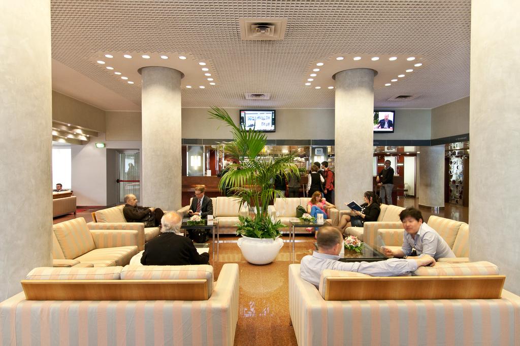  Vacation Hub International | Michelangelo Milan Hotel Room
