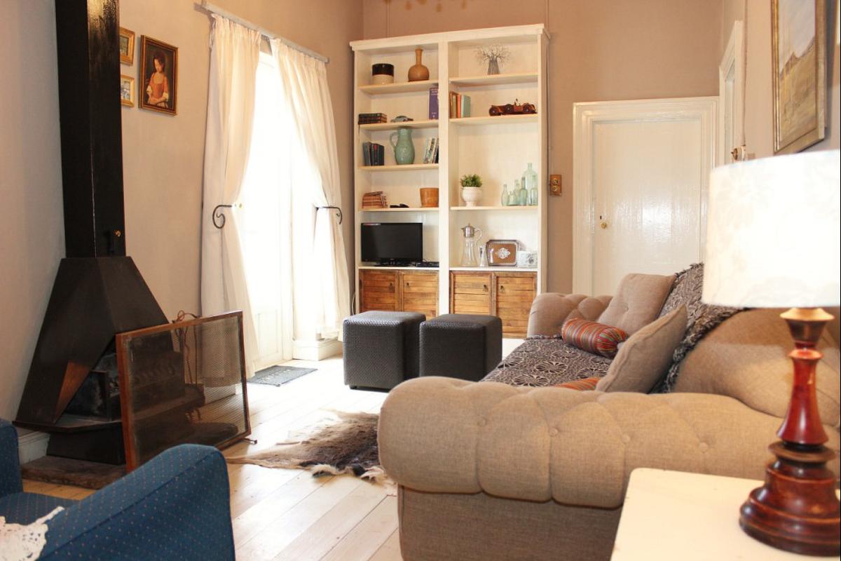  Vacation Hub International | The Velvet Olive Room