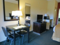  Vacation Hub International | Quality Suites Orlando Room