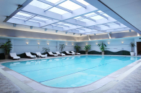  Vacation Hub International | Howard Johnson Plaza Room