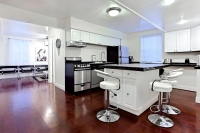  Vacation Hub International | Shadyside Inn All Suites Hotel Room