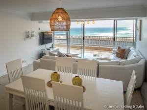  Vacation Hub International | Camarque 11 3b2b Room