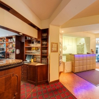  Vacation Hub International | Goldenes Theater Hotel Room