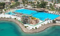  Vacation Hub International | Hotel Emerald Beach Resort Room