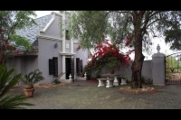  Vacation Hub International | Shadowlands Guest Farm Room