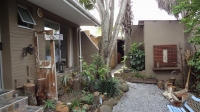  Vacation Hub International | Log Inn Guesthouse Room