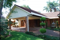  Vacation Hub International | 139 on Munnik Guest House Room