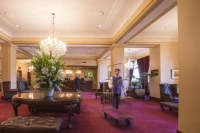  Vacation Hub International | Hotel Windsor Room