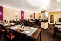  Vacation Hub International | The Corner Hotel Frankfurt Room