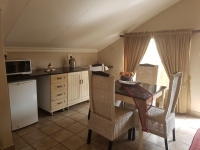  Vacation Hub International | Chateau Vue Guest House Room
