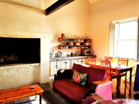  Vacation Hub International | The Artist's Cottage Room
