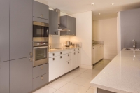  Vacation Hub International | LawHill Luxury Apartments Room