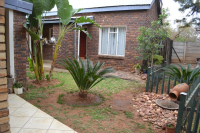  Vacation Hub International | Zebra Guest House Room