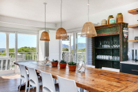  Vacation Hub International | Slip Slops Room