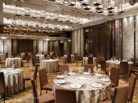  Vacation Hub International | Royal Plaza Hotel Room