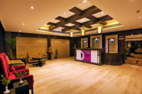  Vacation Hub International | Clarks Inn Suites Room