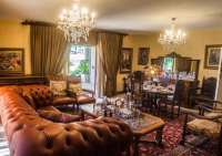  Vacation Hub International | Victorian Manor Room