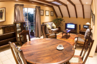  Vacation Hub International | Emzini Apartments Room