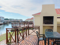  Vacation Hub International | Waterside Living - Marina Sands 11 Room