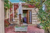  Vacation Hub International | Sir Henry's Guesthouse Room