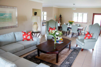  Vacation Hub International | Beautiful Sunbird Room