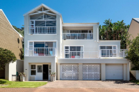 Vacation Hub International | BeachHaven Villa Room