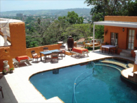  Vacation Hub International | Villa Valencia Room