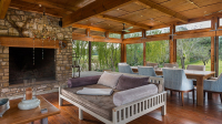  Vacation Hub International | Stonehaven Riverlodge Room