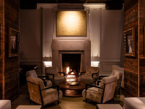  Vacation Hub International | Ambassador Chicago Room