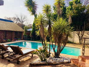  Vacation Hub International | The Brookside House Room
