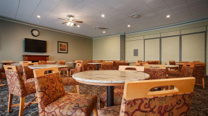 Vacation Hub International | Best Western Summit Inn Niagara Falls Room