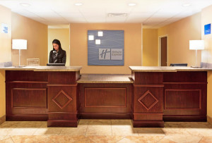  Vacation Hub International | Holiday Inn Express & Suites Niagara Falls Room