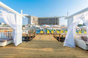  Vacation Hub International | Sirius deluxe hotel Room