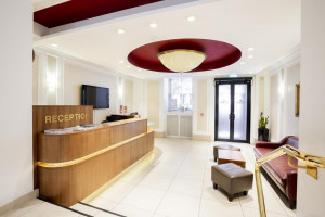  Vacation Hub International | Astor Court Hotel Room