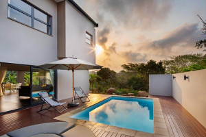  Vacation Hub International | Luxury Seaside Homes - Silver Moon Unit Room