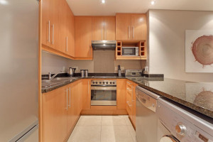  Vacation Hub International | Portico 404 Room