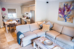  Vacation Hub International | Maison Le Roux Room