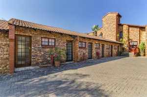  Vacation Hub International | Peter's Guesthouse Room