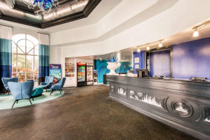  Vacation Hub International | Quality Inn & Suites Near the Theme Parks Room