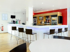  Vacation Hub International | Travelodge London Central City Road Room