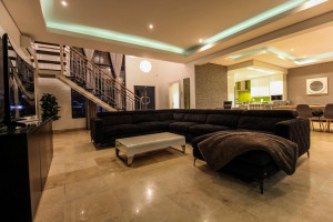  Vacation Hub International | LoveLea Holidays - Sheffield Luxury Beach Villa Room