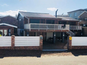  Vacation Hub International | Happy Waves Holiday Home Room