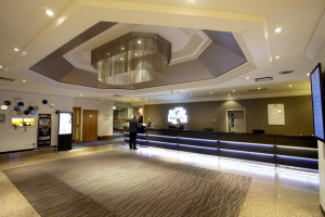  Vacation Hub International | Holiday Inn London - Wembley Room