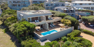  Vacation Hub International | Lodge on the Bay Room
