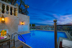  Vacation Hub International | The Light Hotel Room