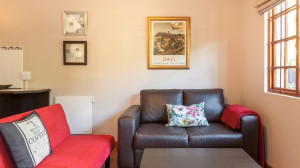  Vacation Hub International | Acacia Guest Cottages Room