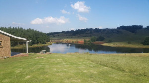  Vacation Hub International | Luiperdkloof Trout Lodge Room